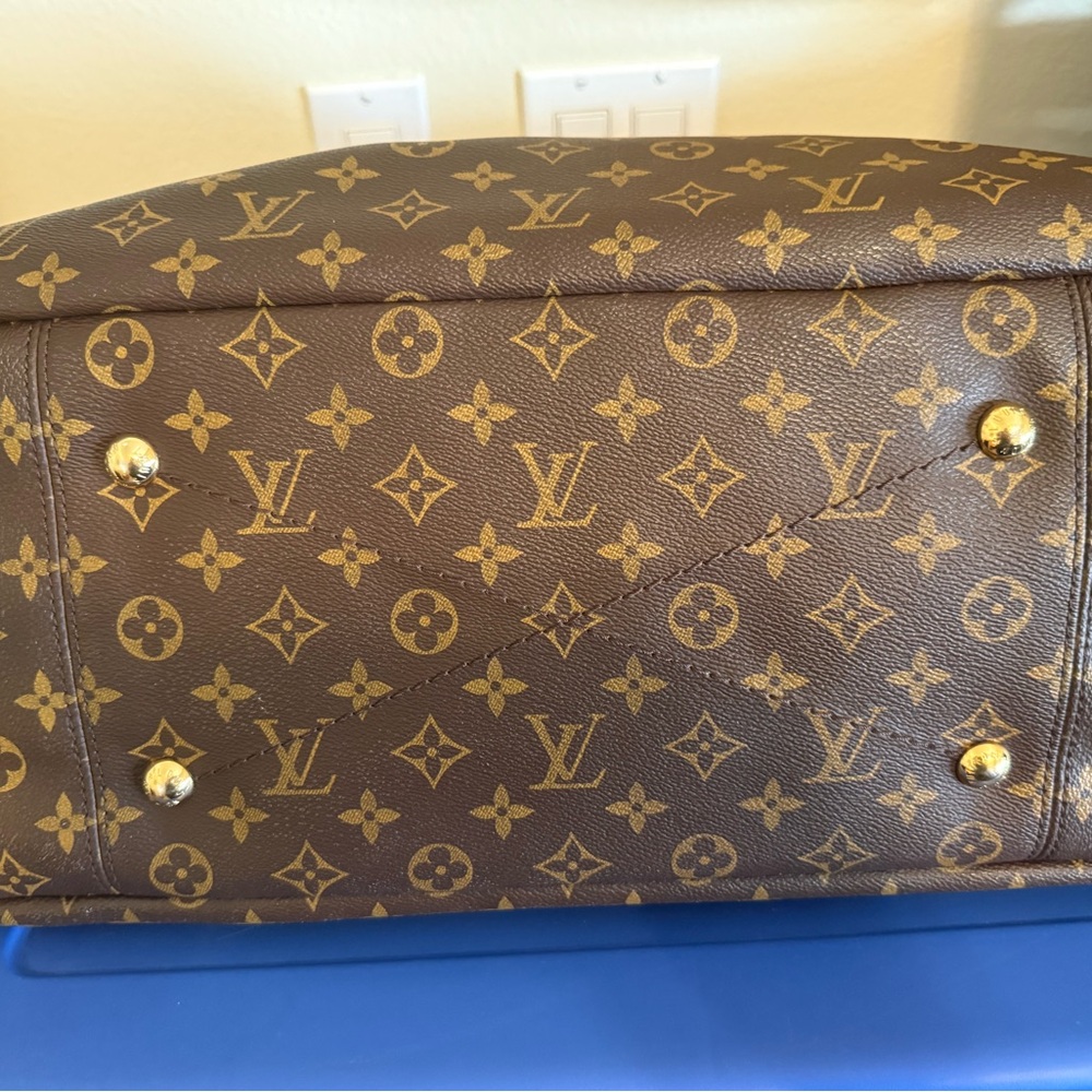 Louis Vuitton Artsy Brown Monogram Shoulder Bag with Natural Leather Trim - Picture 3 of 13